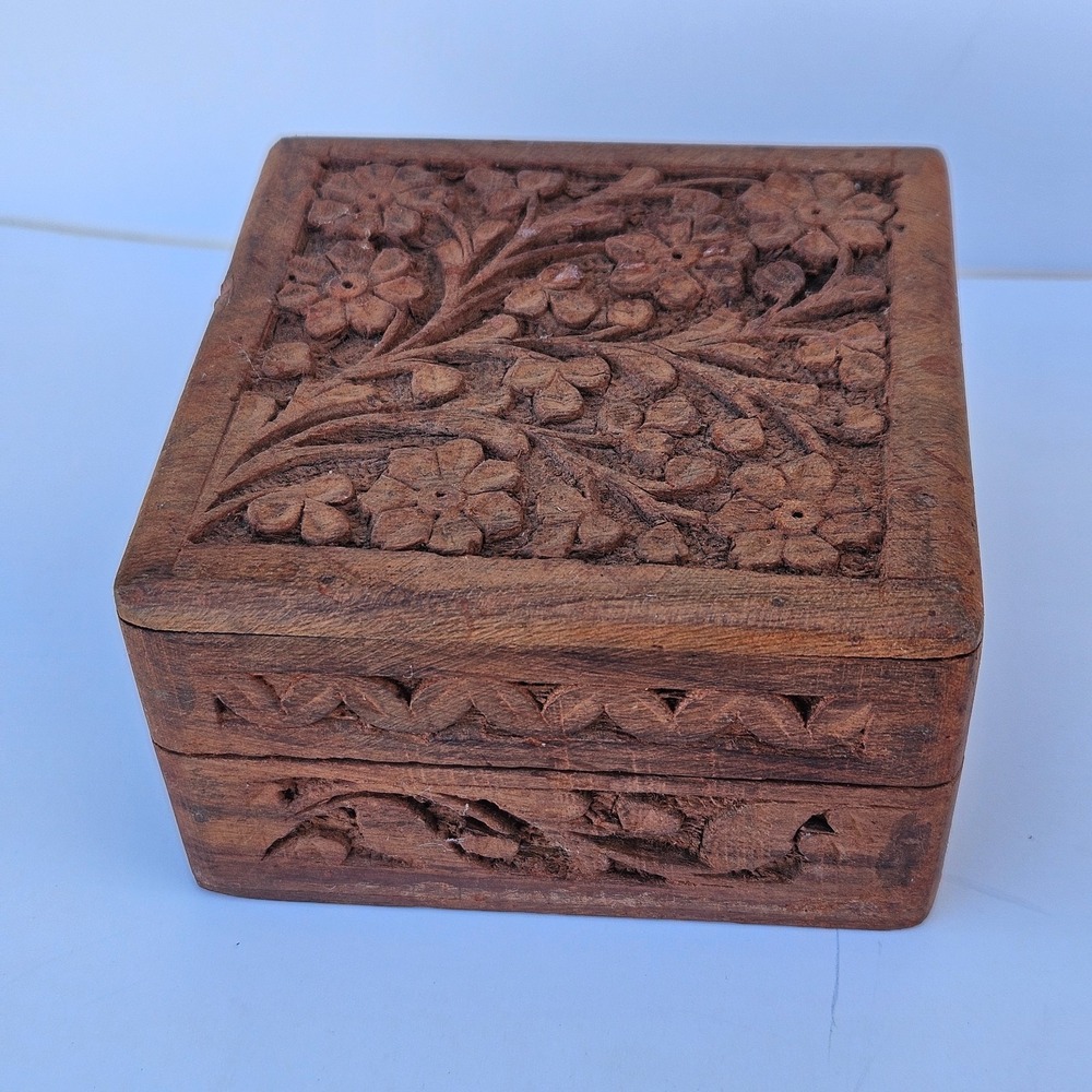 Vintage Hand Carved Wooden Trinket Box Floral India Hinged Jewelry‎ Rustic Boho